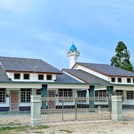 Nazza Homestay Besut With Swimming Pool Kampung Raja Dış mekan fotoğraf