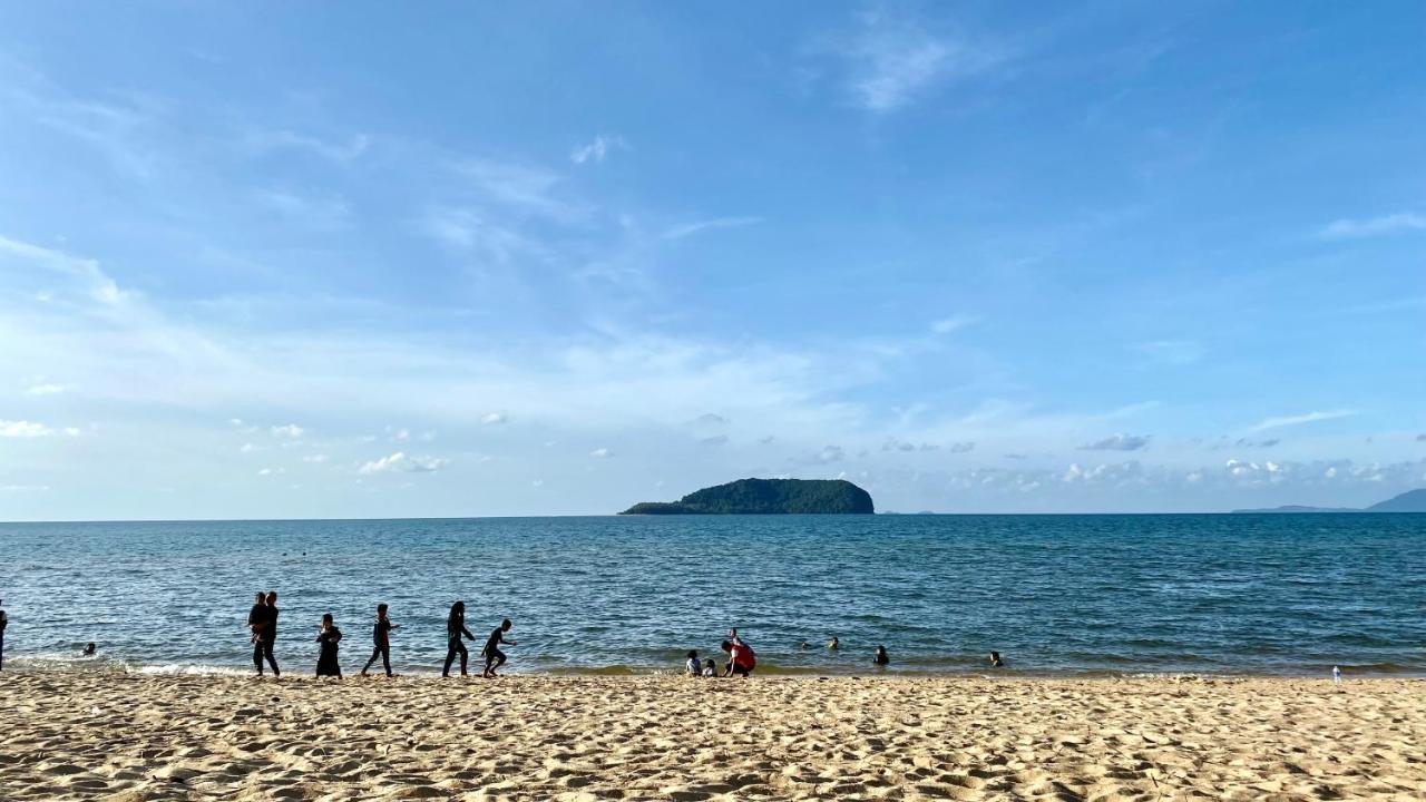 Nazza Homestay Besut With Swimming Pool Kampung Raja Dış mekan fotoğraf